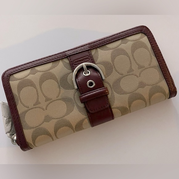 NWT Coach Campbell Sig Buckle Accordion Zip Wallet SL/Khaki/Burgundy F50095 - Picture 3 of 9